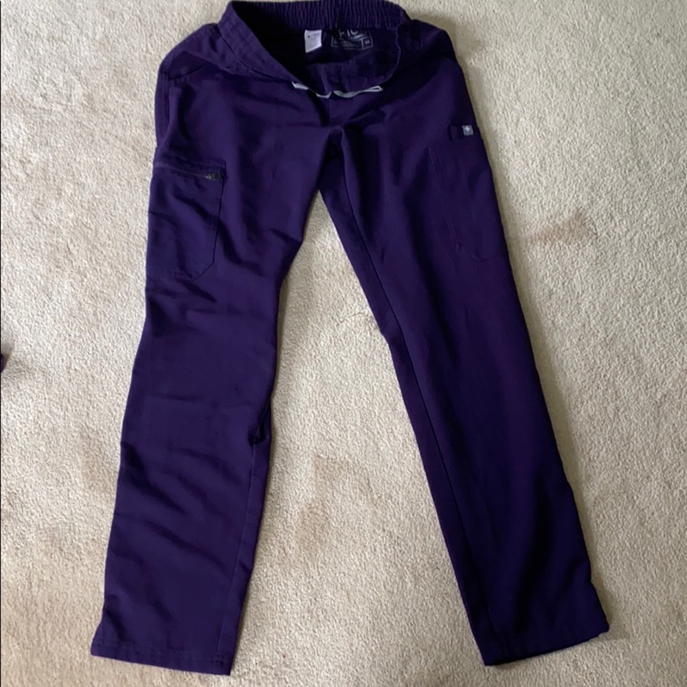 EUC Yola Skinny Scrub Pants